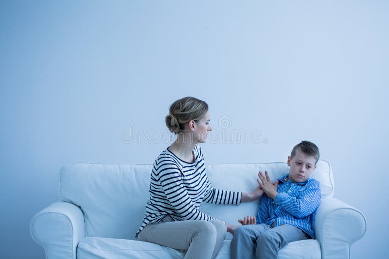 Moeder en autistische zoon royalty-vrije stock afbeelding Moeder en autistische zoon royalty-vrije stock afbeelding