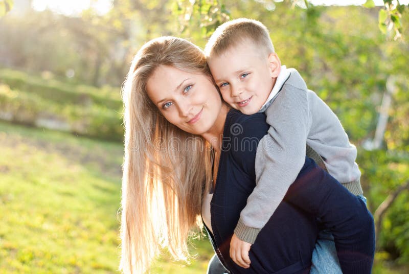 Moeder en kind stock afbeeldingen