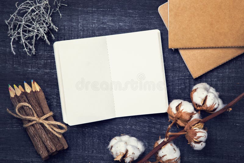 Mofa artística del lugar de trabajo para arriba imágenes de archivo libres de regalías Mofa artística del lugar de trabajo para arriba imágenes de archivo libres de regalías