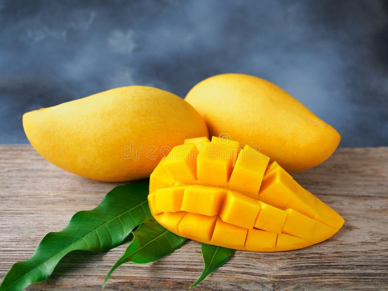 Mogen thai mangofrukt royaltyfri foto Mogen thai mangofrukt royaltyfri foto