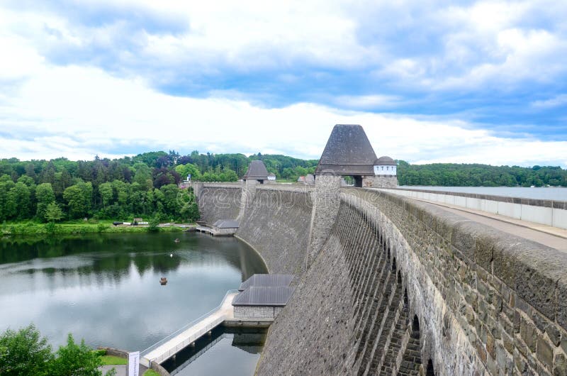 Mohnesee tama Möhne rezerwuar lub Moehne rezerwuar, zdjęcia stock Mohnesee tama Möhne rezerwuar lub Moehne rezerwuar, zdjęcia stock