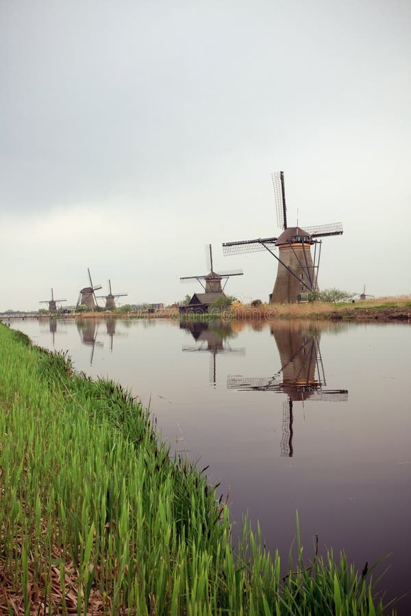 Moinho De Vento No Damme, Belgiumm De Bruges Imagem de Stock - Imagem de  colorido, nascente: 15892587