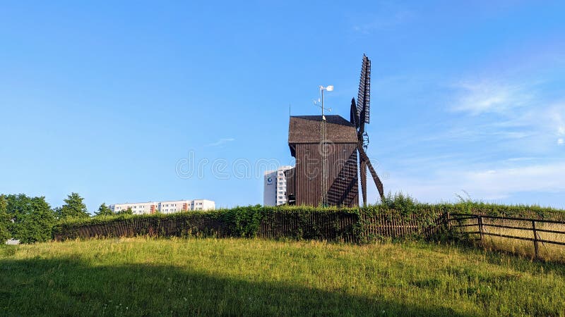 antigo moinho de vento tradicional na Alemanha 1357701 Foto de