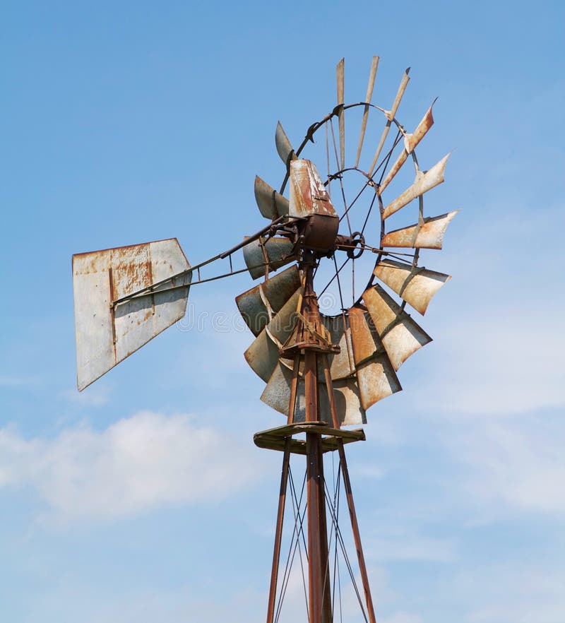 Moinho de vento antigo imagem de stock. Imagem de ninho - 74996737