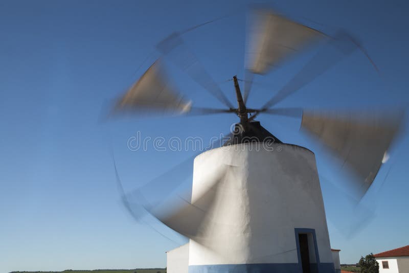 Moinho De Vento Antigo Em Castro Verde, O Alentejo, Portugal