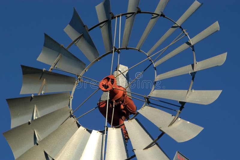 Moinho de vento da exploração agrícola, fim acima foto de stock Moinho de vento da exploração agrícola, fim acima foto de stock