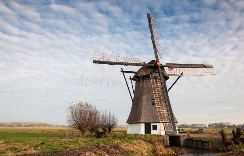 Moinho De Vento De Damme Em Bélgica Imagem de Stock - Imagem de noite,  calmo: 51964369