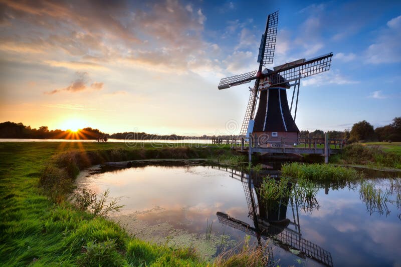 Moinho De Vento De Damme Em Bélgica Imagem de Stock - Imagem de noite,  calmo: 51964369