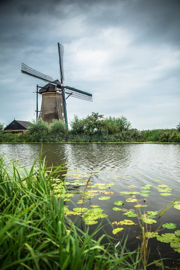 Já pensou em visitar os belos moinhos de vento na Holanda? - edublin