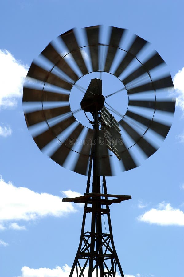 Um moinho de vento antigo imagem de stock. Imagem de potência - 24172057