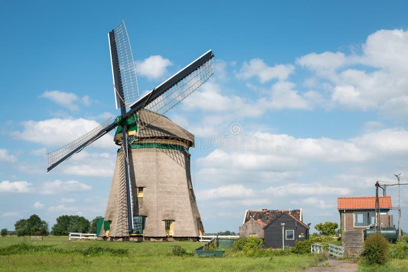 Moinho De Vento No Gouda, Holanda Imagem de Stock - Imagem de ensolarado,  cenas: 34754711