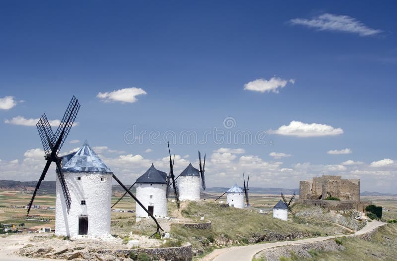 Moinhos de vento em belmonte, cuenca, espanha fotomural • fotomurais  destino de viagem, lugar famoso, medieval