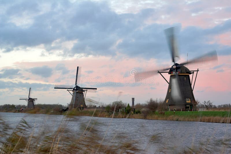 Moinho de vento medieval imagem de stock. Imagem de marco - 20045315