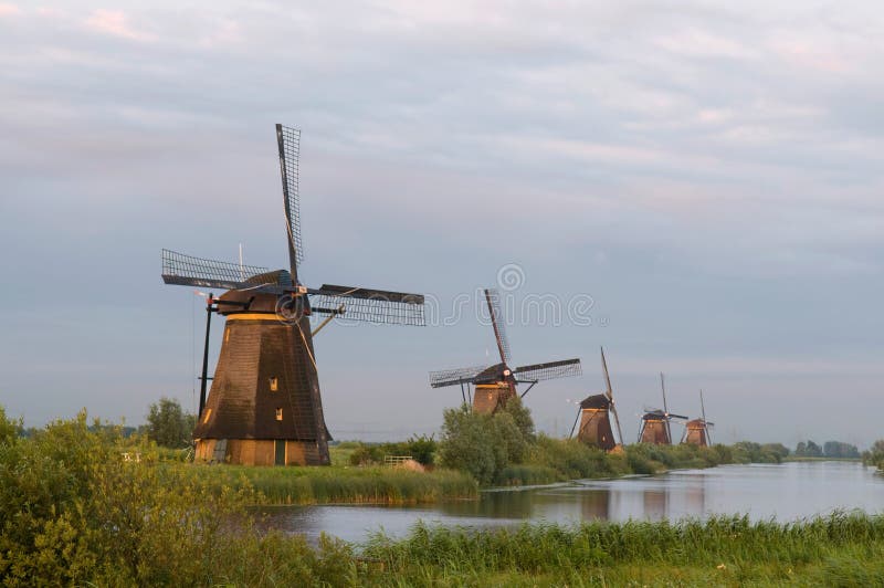 Moinho De Vento De Damme Em Bélgica Imagem de Stock - Imagem de noite,  calmo: 51964369