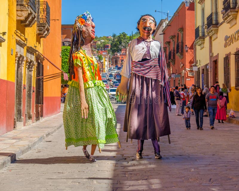 Mojigangasgang San Miguel de Allende, Mexico royalty-vrije stock foto's Mojigangasgang San Miguel de Allende, Mexico royalty-vrije stock foto's
