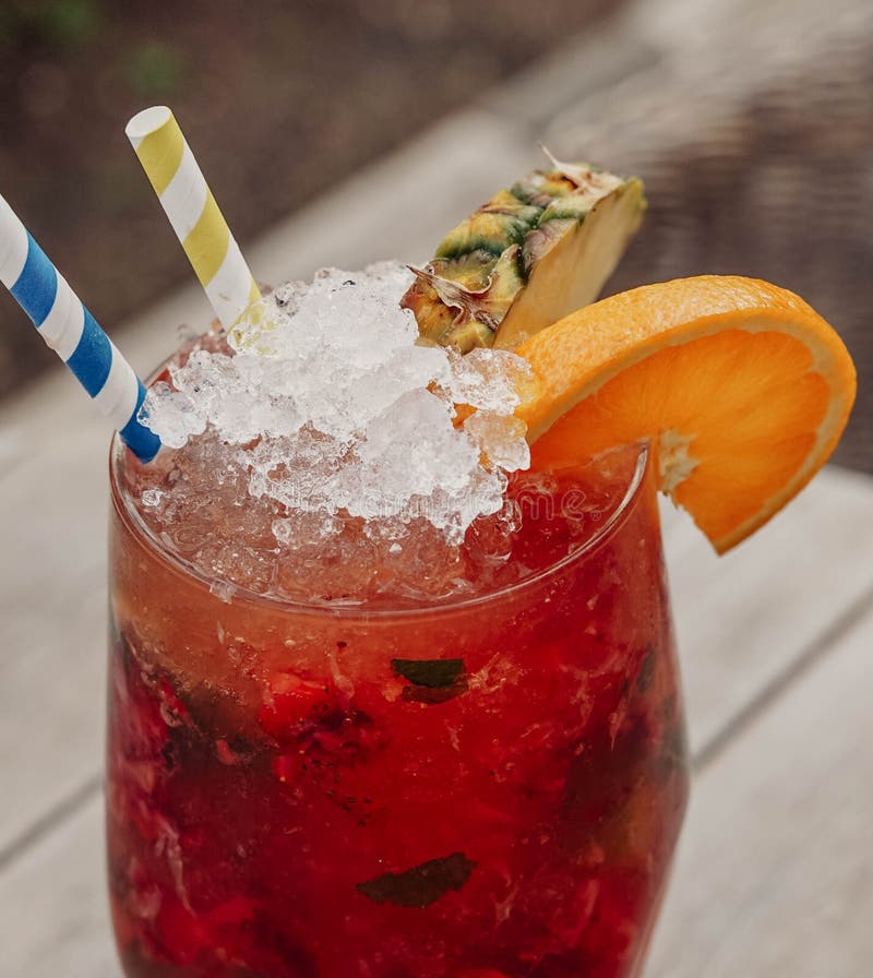 Mojito De Morango Feito Com Rum Mint E Cal Foto de Stock Imagem de