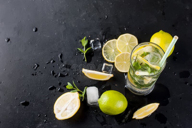 Mojito koktajlu dowcipów cytryny, wapno i mennica, obrazy stock Mojito koktajlu dowcipów cytryny, wapno i mennica, obrazy stock