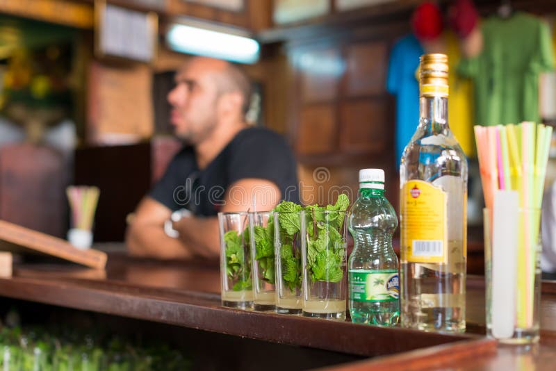 Mojitos em La Bodeguita del Medio em Havana fotos de stock Mojitos em La Bodeguita del Medio em Havana fotos de stock