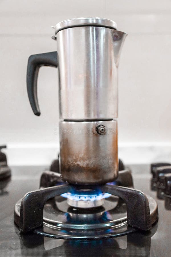 https://thumbs.dreamstime.com/b/moka-coffee-pot-gas-stove-old-maker-lit-fire-kitchen-190008935.jpg