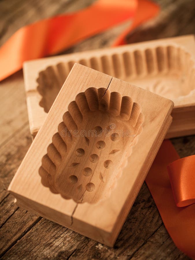 Forma de madeira para fazer manteiga em casa imagem de stock