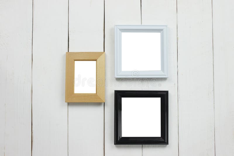 Moldura para retrato de madeira ajustada da placa no assoalho de madeira branco fotografia de stock Moldura para retrato de madeira ajustada da placa no assoalho de madeira branco fotografia de stock