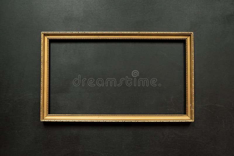 Moldura para retrato fina do ouro horizontal no preto imagem de stock royalty free Moldura para retrato fina do ouro horizontal no preto imagem de stock royalty free