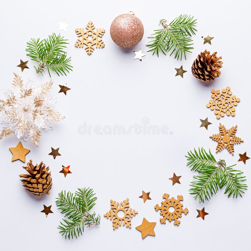 Moldura Redonda De Natal Com Galhos De árvores, Cones De Pinheiro Pintados, Confete Em Fundo Cinza, Espaço De Cópia Imagem de Stock - Imagem de caixa, moderno: 159833013 Moldura Redonda De Natal Com Galhos De árvores, Cones De Pinheiro Pintados, Confete Em Fundo Cinza, Espaço De Cópia Imagem de Stock - Imagem de caixa, moderno: 159833013
