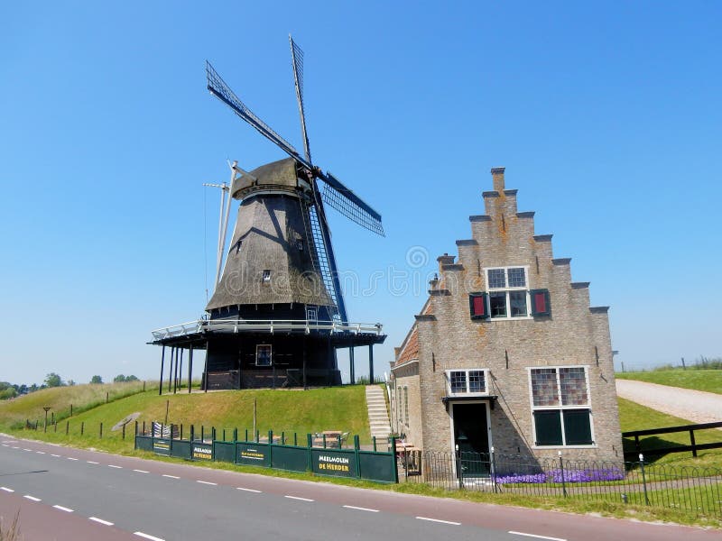 Molen de herder nederlandse windmolen de herdersmolen in medemblik noord holland nederland royalty-vrije stock foto's Molen de herder nederlandse windmolen de herdersmolen in medemblik noord holland nederland royalty-vrije stock foto's
