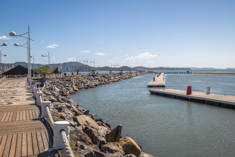 Molhe DA Barra Sul Breakwater - Balneario Camboriu, Santa Catarina, Brazilië royalty-vrije stock afbeeldingen Molhe DA Barra Sul Breakwater - Balneario Camboriu, Santa Catarina, Brazilië royalty-vrije stock afbeeldingen