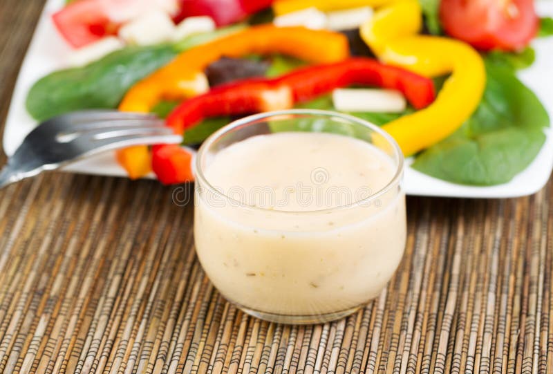 Molho cremoso da salada imagens de stock royalty free Molho cremoso da salada imagens de stock royalty free