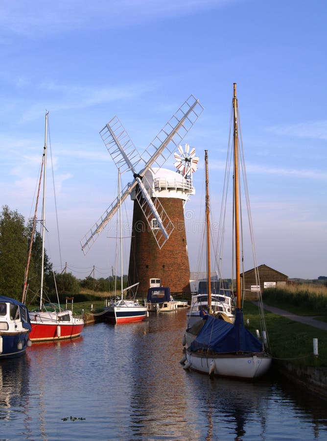 Molino de viento en la Norfolk Broads fotos de archivo libres de regalías Molino de viento en la Norfolk Broads fotos de archivo libres de regalías
