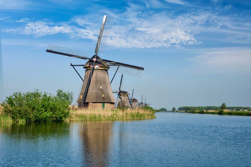 Molinoes de viento en Kinderdijk en Holanda netherlands imagenes de archivo Molinoes de viento en Kinderdijk en Holanda netherlands imagenes de archivo