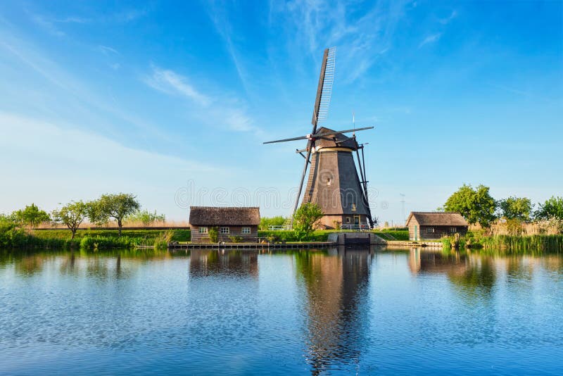 Molinoes de viento en Kinderdijk en Holanda netherlands fotografía de archivo Molinoes de viento en Kinderdijk en Holanda netherlands fotografía de archivo