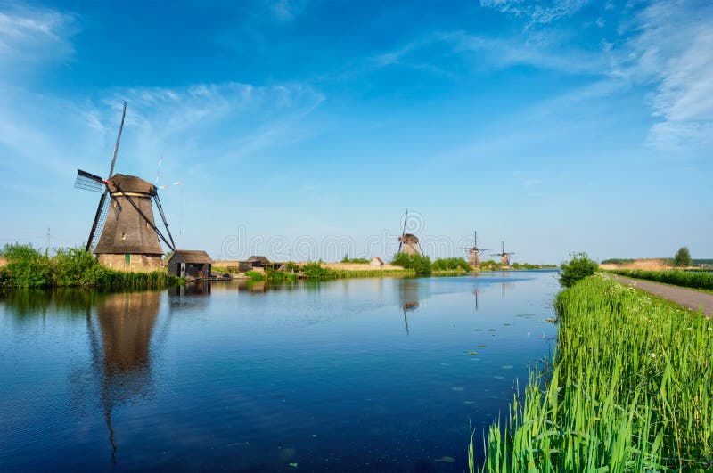 Molinoes de viento en Kinderdijk en Holanda netherlands