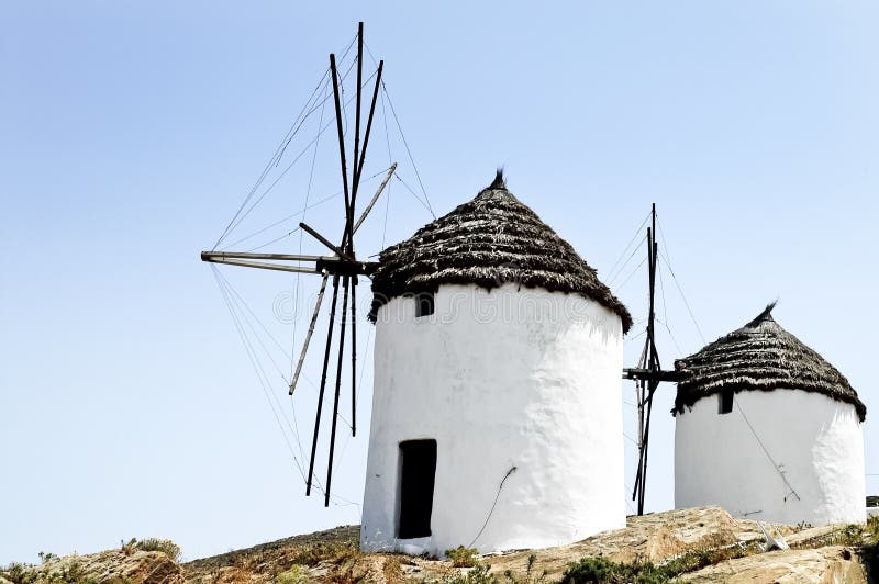 Molinoes de viento en la isla del IOS, Grecia