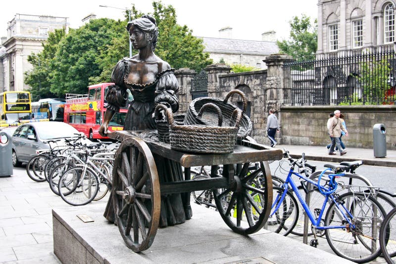Molly Malone statue, Dublin, Ireland royalty free stock photo Molly Malone statue, Dublin, Ireland royalty free stock photo