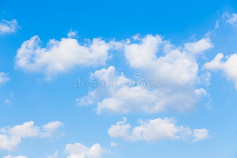 Moln med bakgrund för blå himmel royaltyfri bild Moln med bakgrund för blå himmel royaltyfri bild