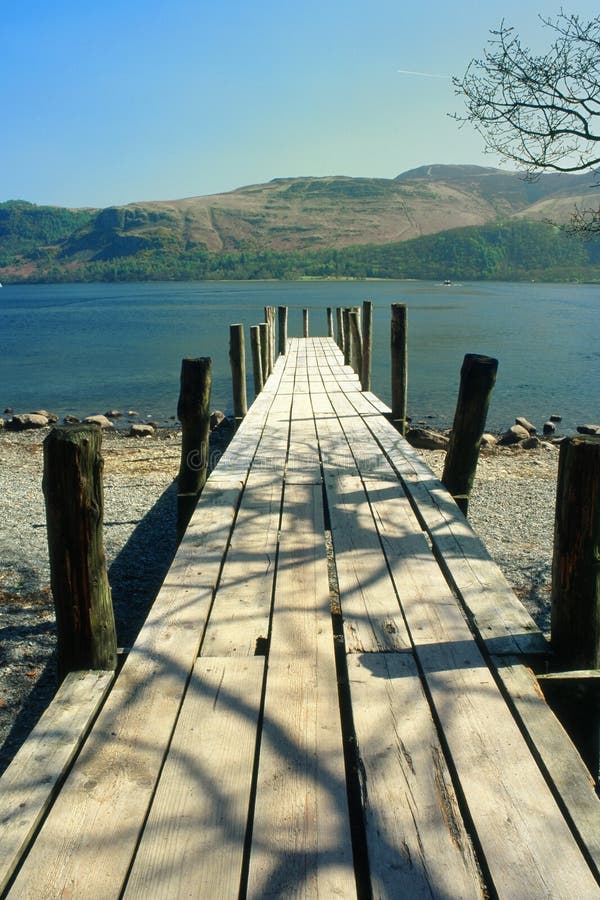 Molo soleggiato, Derwentwater immagine stock libera da diritti Molo soleggiato, Derwentwater immagine stock libera da diritti