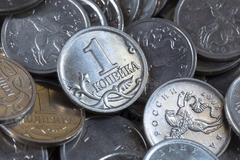 Molte monete russe da un copeco fotografia stock