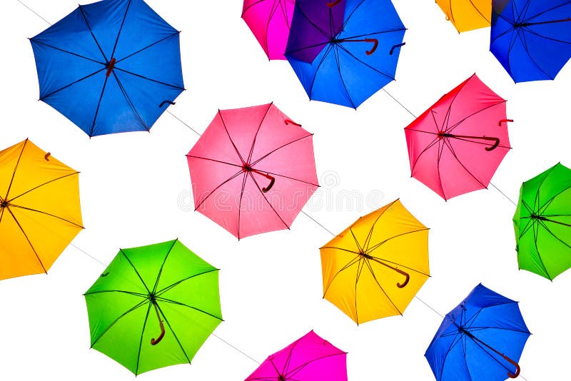 Molti ombrelli variopinti appendere, isolata su fondo bianco fotografie stock libere da diritti