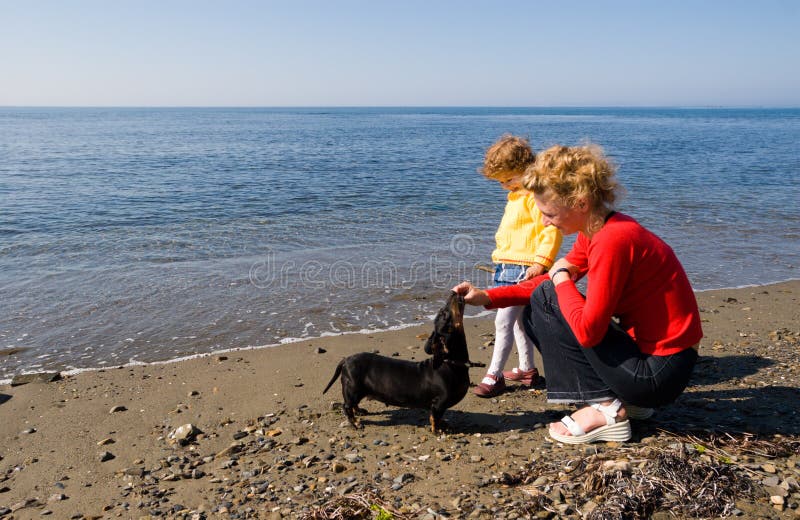 Mom. daughter. dog images libres de droits