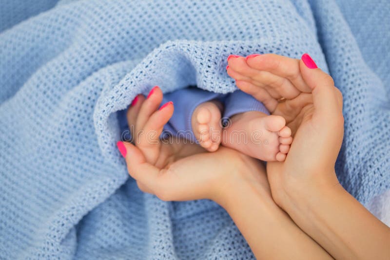 Mom holding babies tiny feet