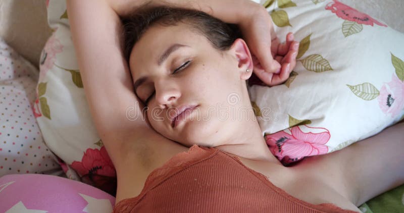 800px x 422px - Mom and Little Son Sleep Together in Bed in the Evening Stock Video - Video  of covid, adult: 227401975