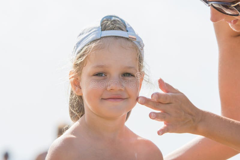 Mom Rubs Sunscreen Face Pretty Child Stock Image Image of care, heat