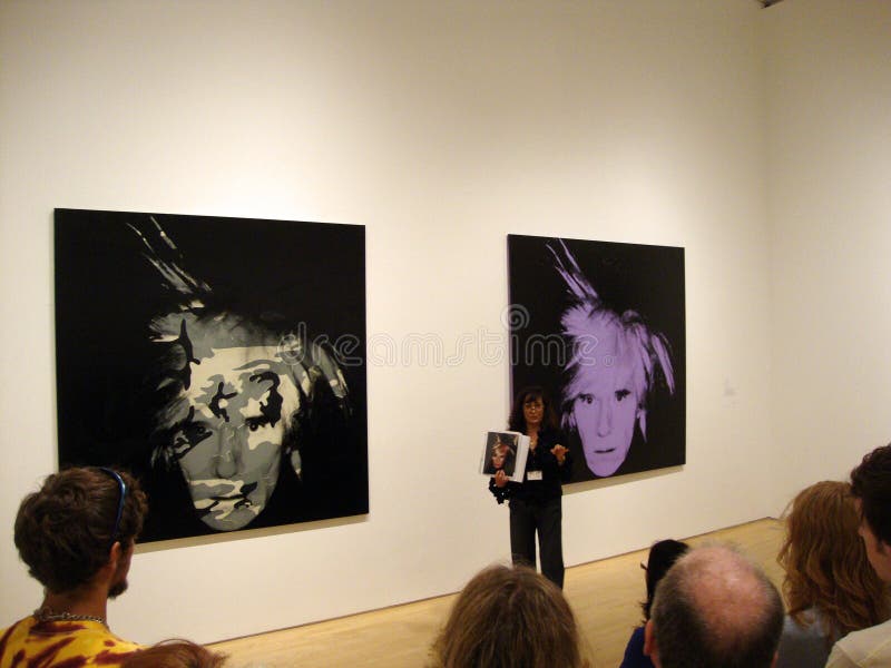 MOMA Dozent spricht über Selbstportrait Andy-Warhol stockfotografie MOMA Dozent spricht über Selbstportrait Andy-Warhol stockfotografie