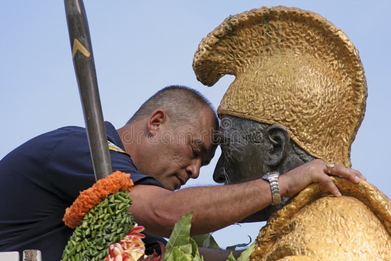 Event: King Kamehameha birthday celebration Location: Honolulu, Oahu, Hawaii, USA Subject: Honolulu Fire Department Captain J. Todd using a cheerypicker to reach the top of the statue honouring King Kamehameha the Great (1782-1819) and share a golden moment. Event: King Kamehameha birthday celebration Location: Honolulu, Oahu, Hawaii, USA Subject: Honolulu Fire Department Captain J. Todd using a cheerypicker to reach the top of the statue honouring King Kamehameha the Great (1782-1819) and share a golden moment.