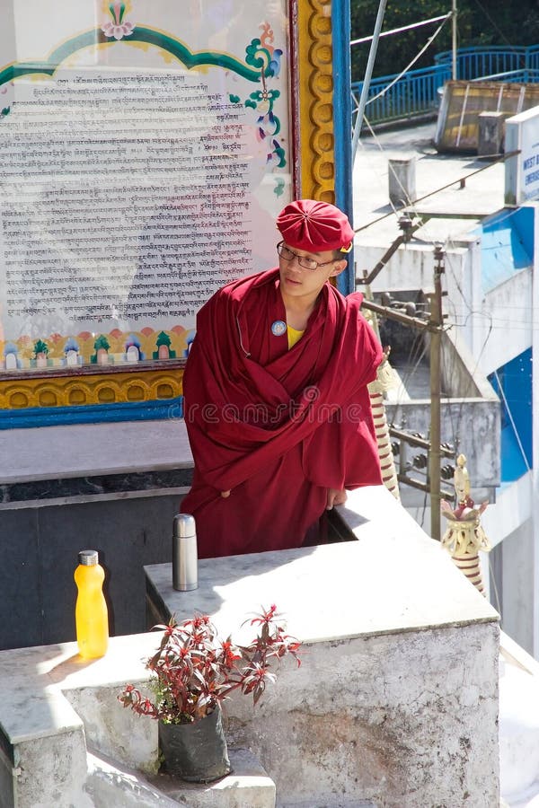 Monaco buddista a Dali Monastery, Darjeeling, India fotografia stock libera da diritti Monaco buddista a Dali Monastery, Darjeeling, India fotografia stock libera da diritti