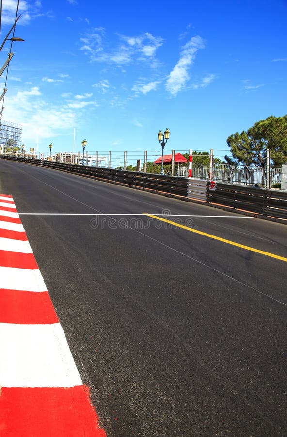 Monaco, Monte Carlo. Sainte wijdt recht race asfalt, Grand Prixkring stock afbeelding Monaco, Monte Carlo. Sainte wijdt recht race asfalt, Grand Prixkring stock afbeelding