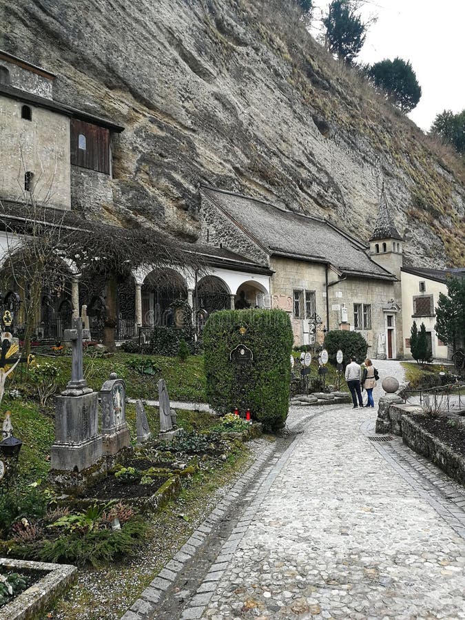 Monast?rio e cemit?rio de St Peters na cidade de Salzburg, ?ustria imagens de stock Monast?rio e cemit?rio de St Peters na cidade de Salzburg, ?ustria imagens de stock