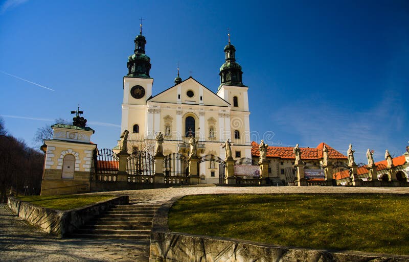 Monasterio de Kalwaria Zebrzydowska cerca de Kraków, Polonia foto de archivo Monasterio de Kalwaria Zebrzydowska cerca de Kraków, Polonia foto de archivo